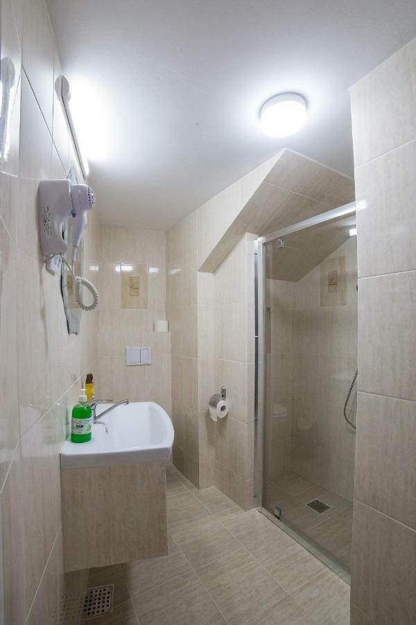 מלון קאמפולונג מולדובנסק Casa Burduhos מראה חיצוני תמונה