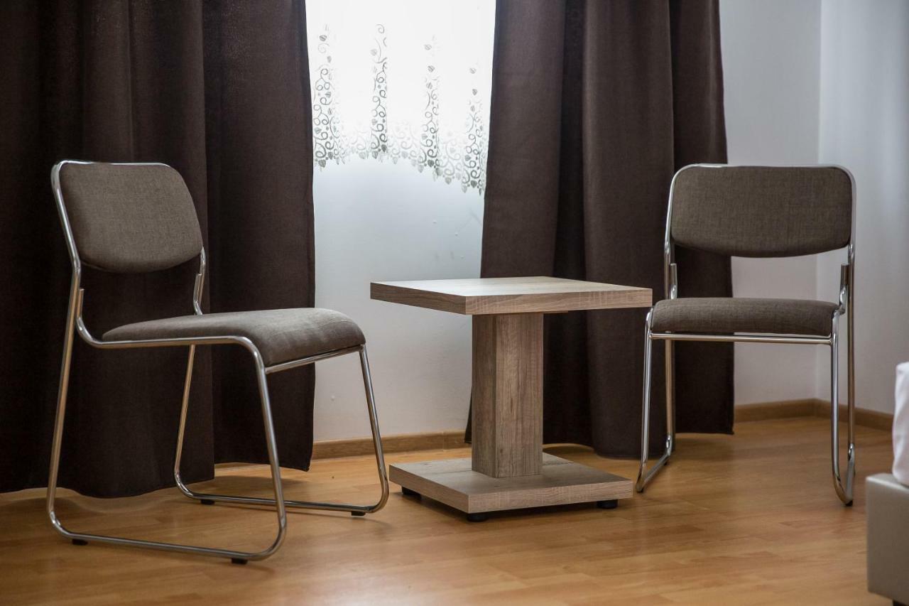 מלון קאמפולונג מולדובנסק Casa Burduhos מראה חיצוני תמונה